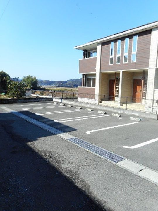 ポンポン・アジュールのその他画像