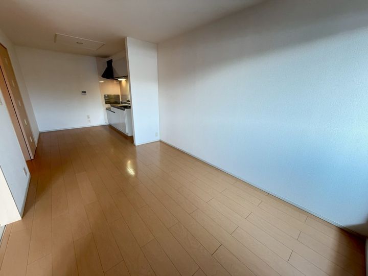 ポンポン・アジュールの居間