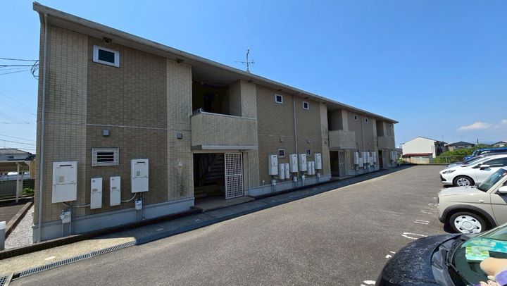 プラウド年見の外観