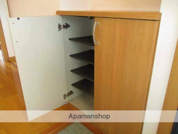 サープラス301の内装