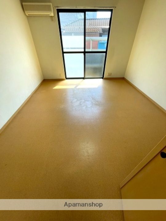 フローラ神宮106の居間