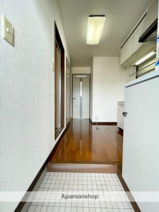 コスモ恒久407の玄関