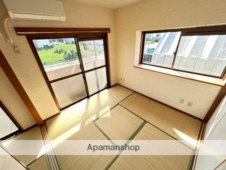 サースマンション101の居間