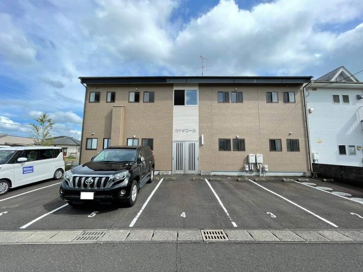 カナダコーポ102の外観