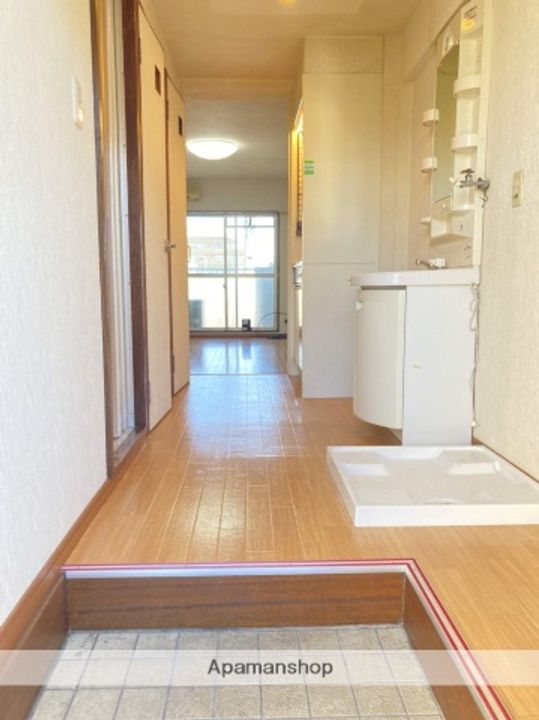 ダウンタウン益吉207の玄関