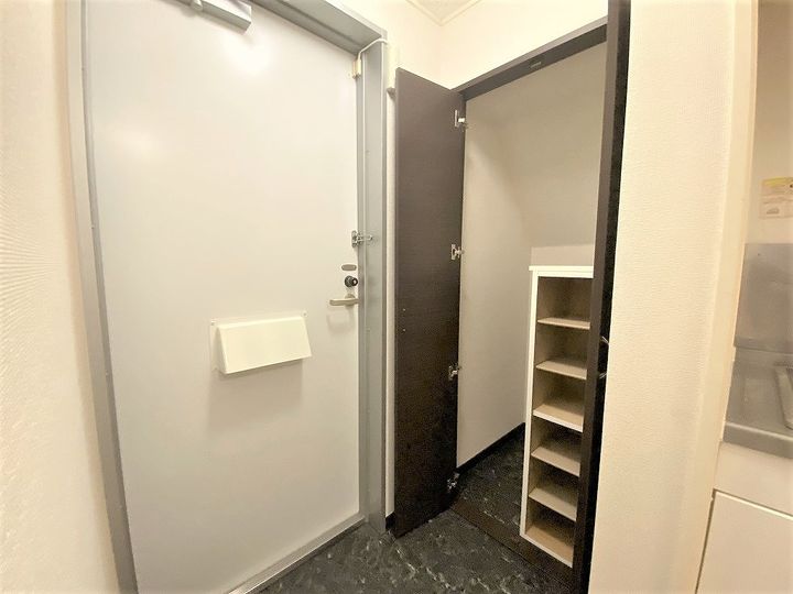 レオネクストリヴァーノームの玄関