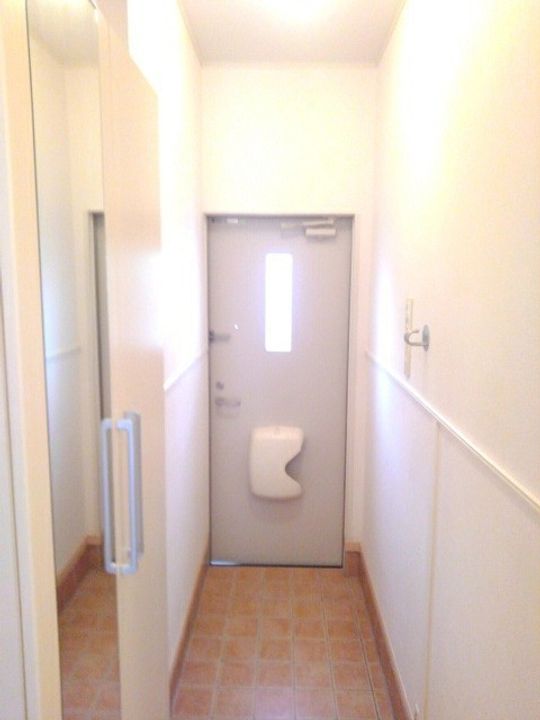 ガーデンコート Aの玄関