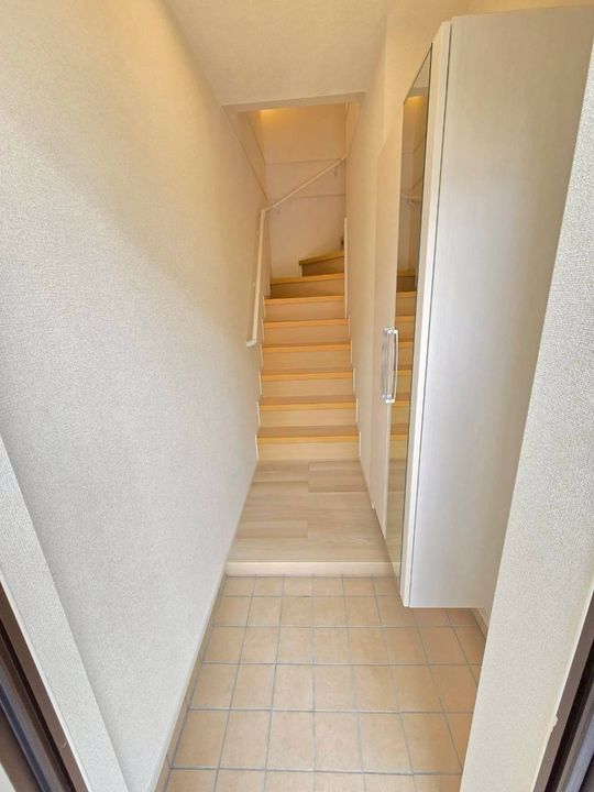 ポライトリー Bの玄関