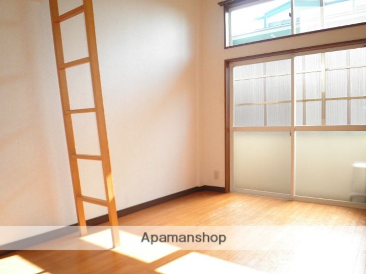 メイプルコート一万城 A・B・C棟C103の居間