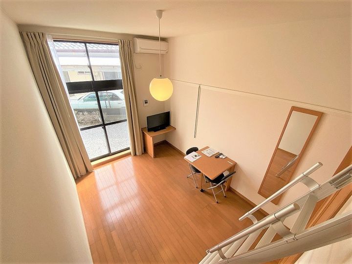 レオパレス中津瀬104の居間