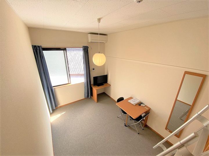 レオパレス中津瀬104の居間