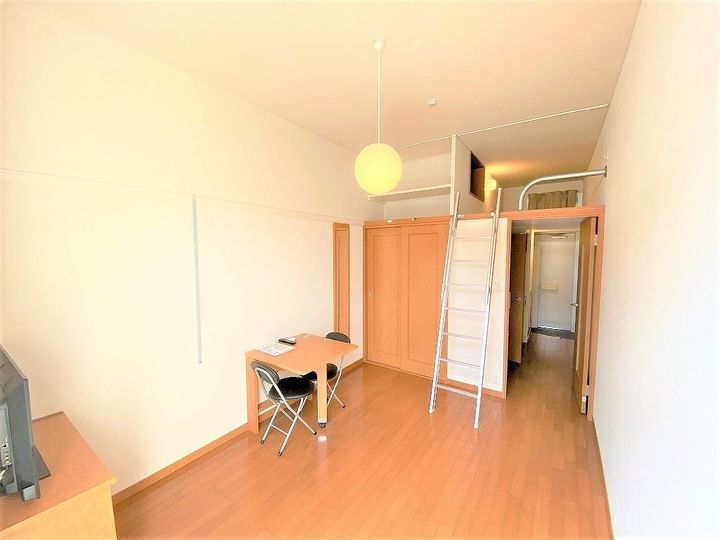 レオパレス中津瀬104の居間