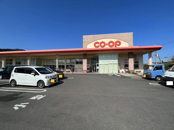 ユーミー由地の周辺