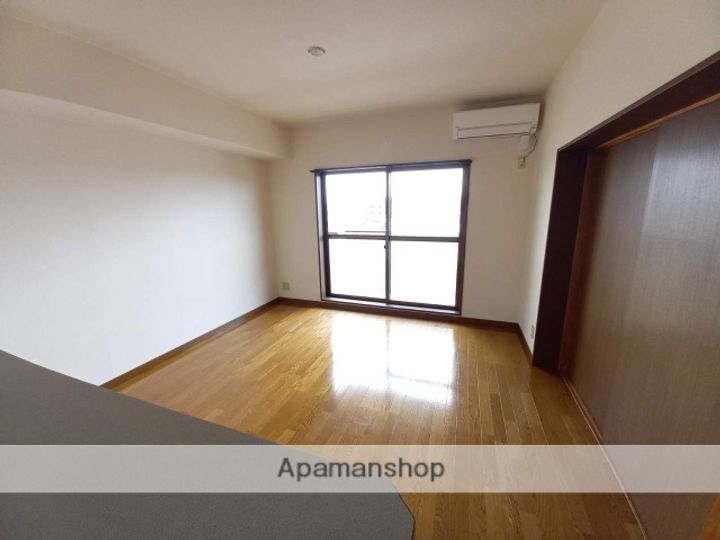 アルカディア祇園101の居間