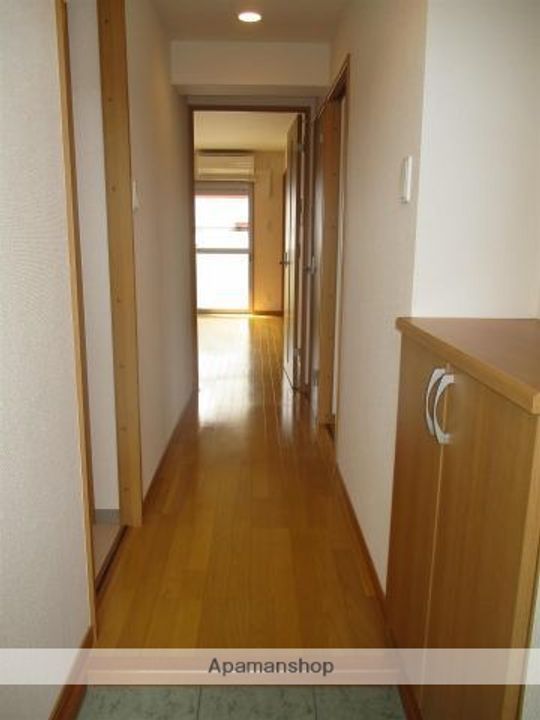 サープラスの玄関