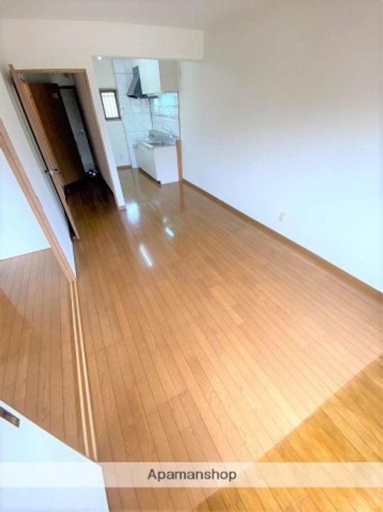 アトラス大塚205の居間