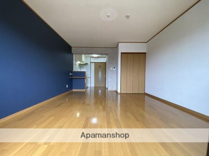 ツーエヌマンションの居間