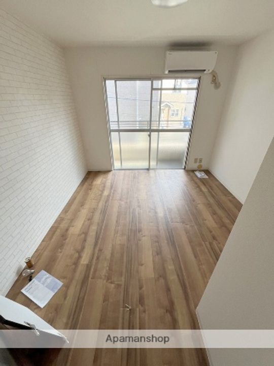 ライヴリー加納309の居間