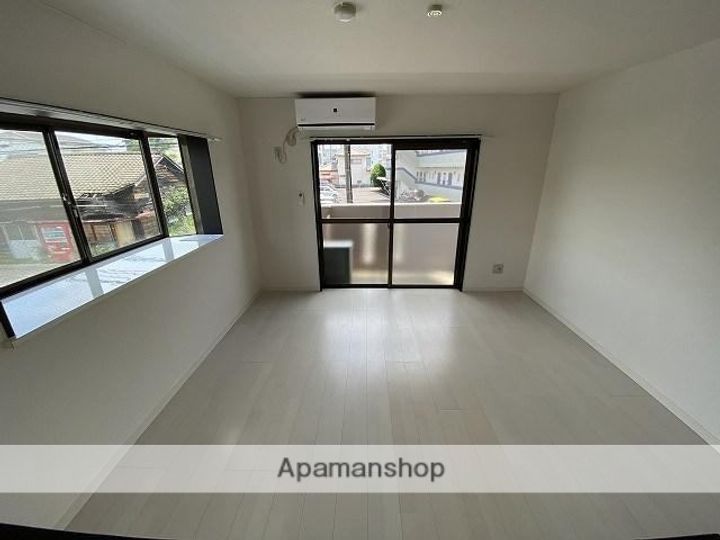 オクトワール宮崎西211の居間