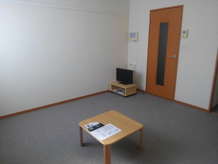 レオパレス沙羅ノ木201の居間