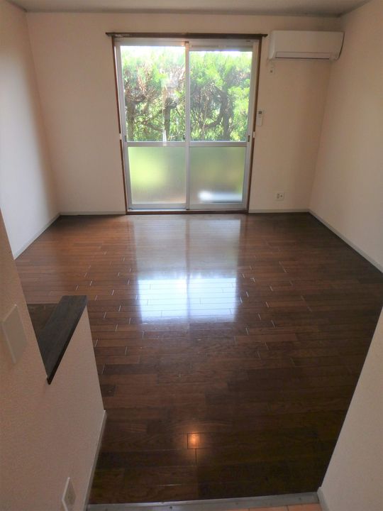 ジェネスハイツ B棟の居間