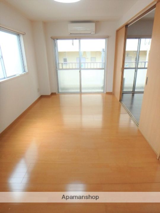 真和ビルの内装