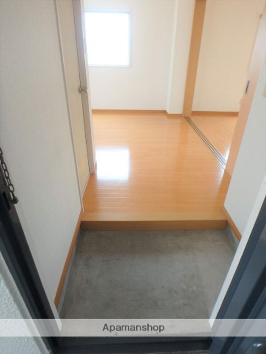 真和ビルの玄関