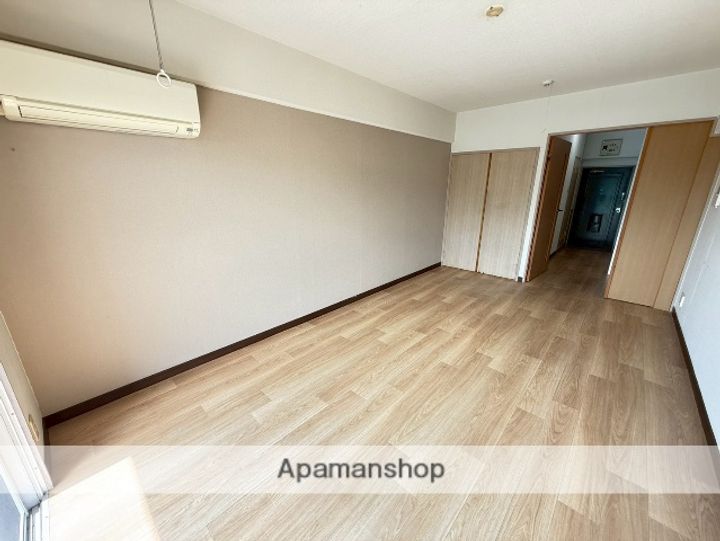 コーポレーション華210の居間