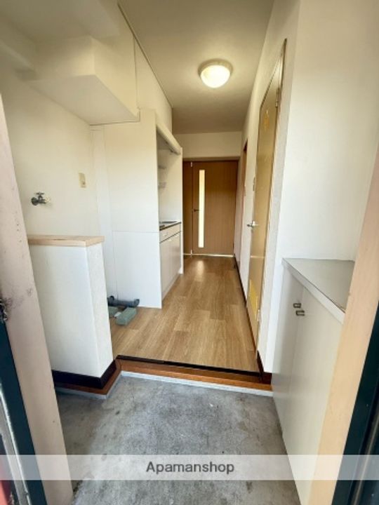 コーポレーション華210の玄関