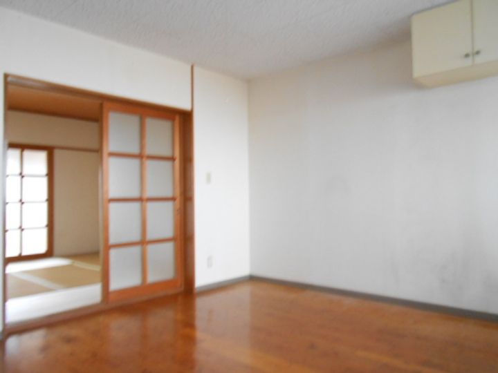 ひまわりマンション301の居間