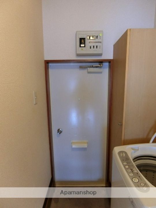 メイプルコート一万城 A・B・C棟A26の玄関