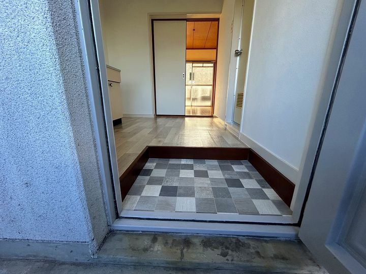 ジェネシスⅢ208の玄関