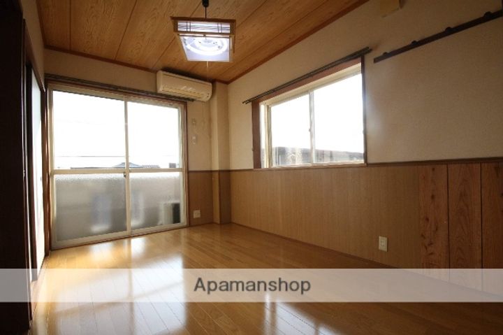 アイティー広原201の居間