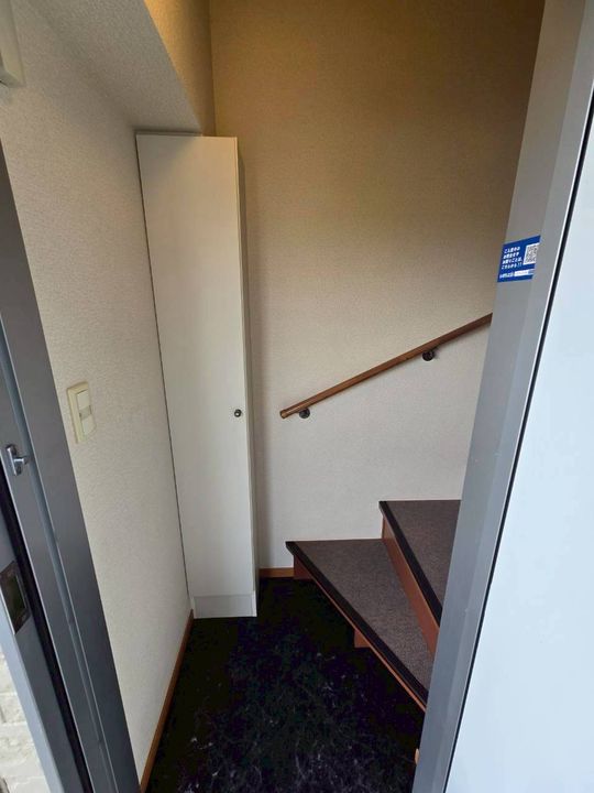 レオパレスノア都城202の玄関