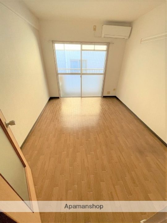 フレクション堀川405の居間