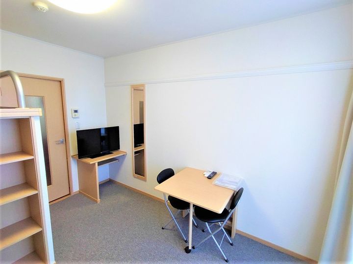 レオパレスヒルズハイネ201の居間