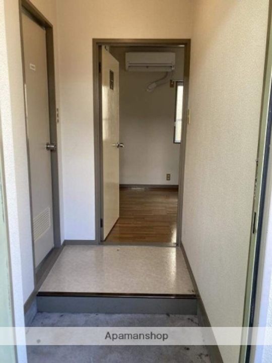 BOX石川303の玄関