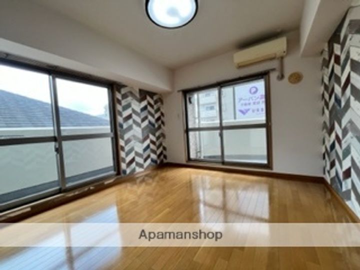 アークヒルズ橘通り401の居間