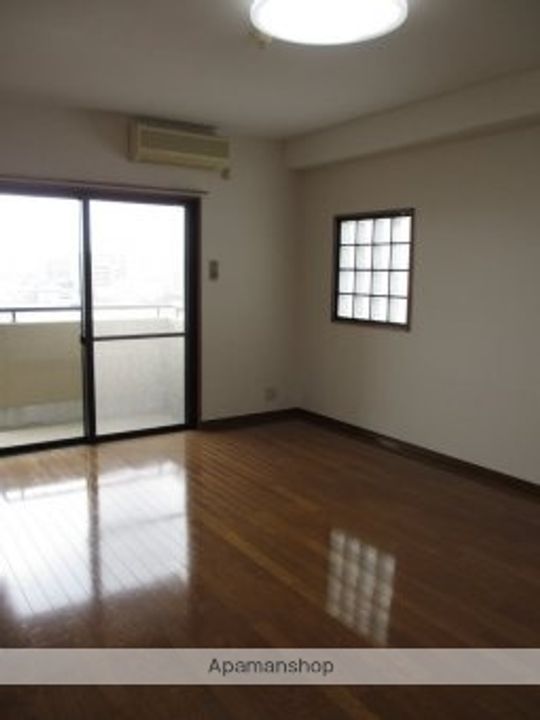 クレストコート501の居間