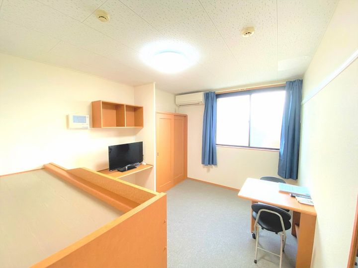 レオパレスラビホワ20208の居間