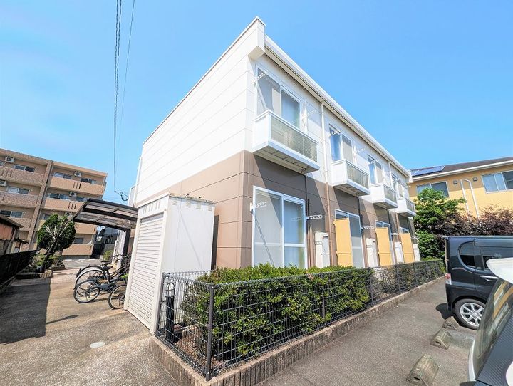 レオパレスフェニックスIN波島202の外観