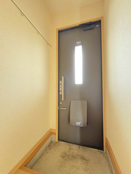プランドール B棟の玄関