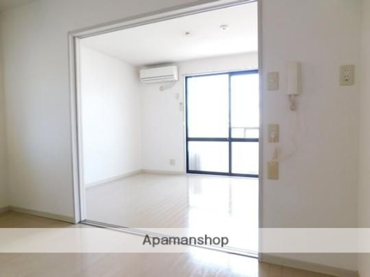 シャトル木花台H101の居間