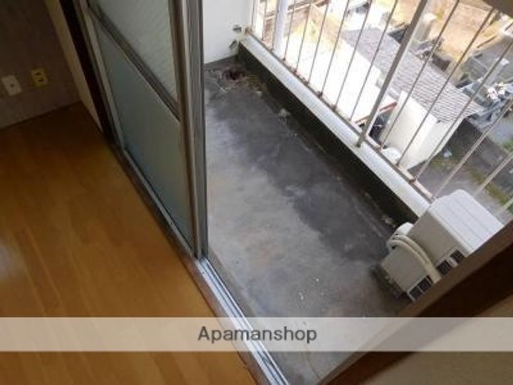 井上コーポラス403の居間