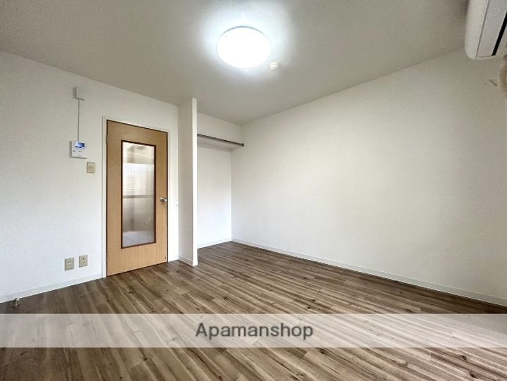 ライヴリー加納210の居間