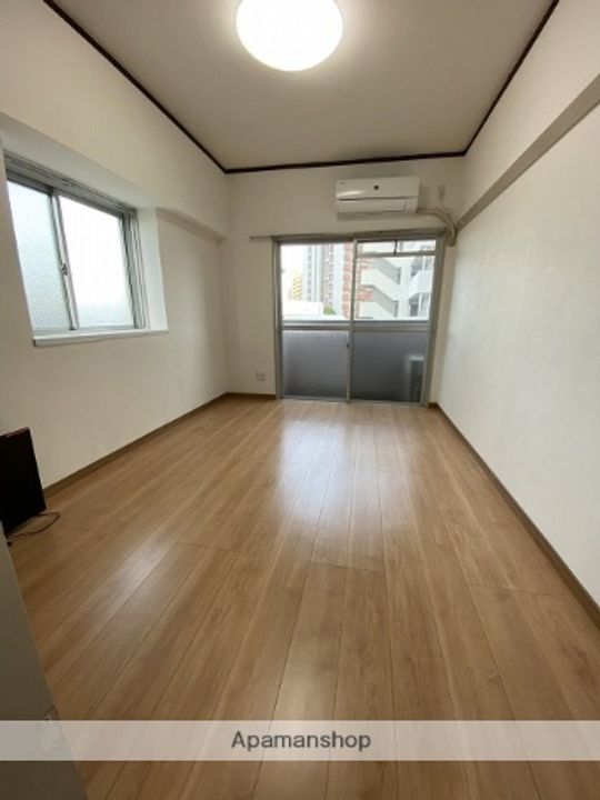 プチメゾン末広607の居間