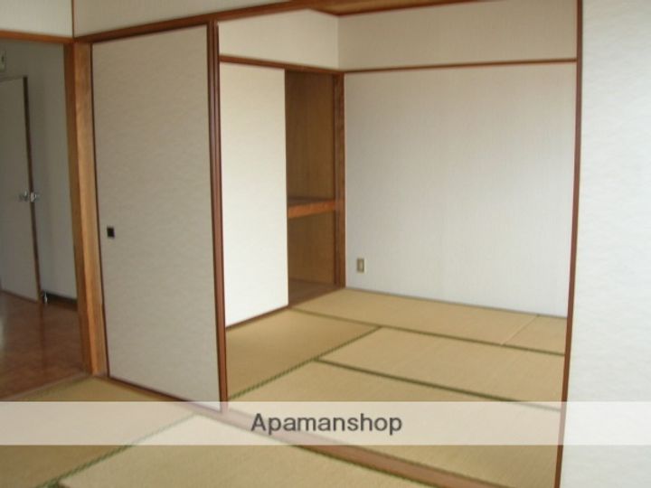 鹿児島県鹿児島市上荒田町の賃貸マンションの居間