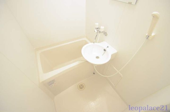 レオパレスウィンドバレイ 永吉106の風呂