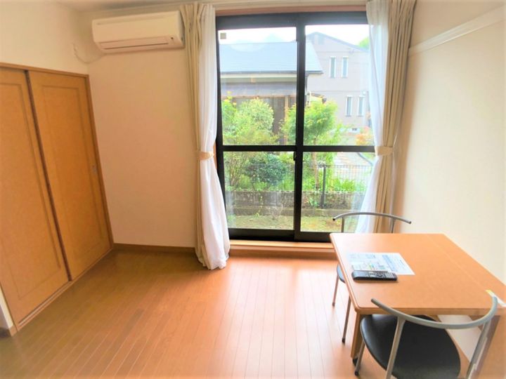 レオパレスビューハイツ101の居間