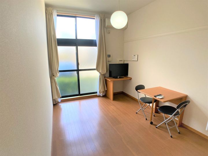 レオパレスHIRO102の居間